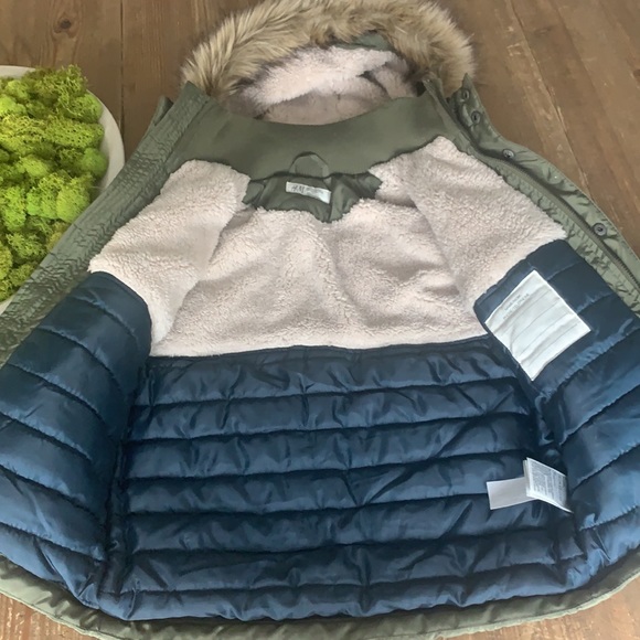 💚H&M Toddlers Khaki Green Puffer Jacket 4-5T Like New - Picture 9 of 15